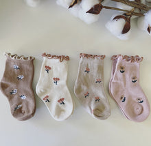 Load image into Gallery viewer, Floral Baby Socks