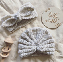 Load image into Gallery viewer, Knitted Beanie & Bow Set