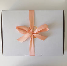 Load image into Gallery viewer, Boho Classic Mum Gift Box