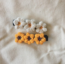 Load image into Gallery viewer, Woven Flower Clips
