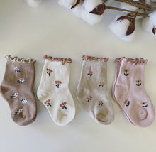 Load image into Gallery viewer, Floral Baby Socks

