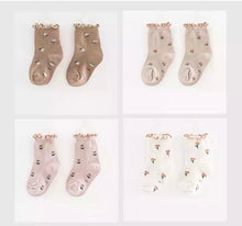 Load image into Gallery viewer, Floral Baby Socks
